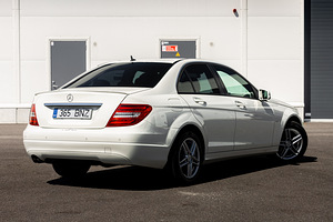 Mercedes-Benz C180 CDI (2 foto / 14)