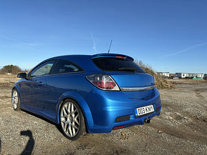 Opel Astra OPC (5 фото из 6)
