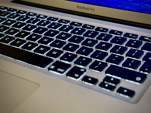 Apple Macbook Pro 15, i7, 16GB, 256GB SSD (late 2011) (2 foto / 10)