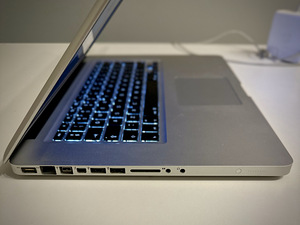 Apple Macbook Pro 15, i7, 16GB, 256GB SSD (late 2011) (4 foto / 10)