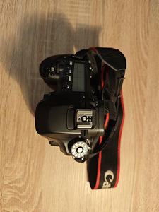 Canon EOS 80D + Canon EF-S 18-55mm 1:3.5-5.6 IS STM (1 foto / 5)