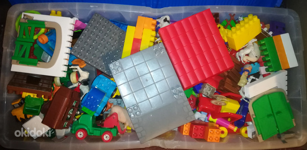 Много кубиков Duplo Lego и других кубиков