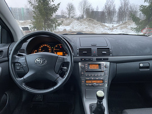 Toyota Avensis 2.2d 110kw (3 foto / 12)