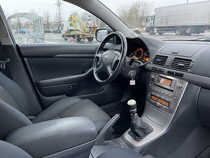 Toyota Avensis 2.2d 110kw (6 foto / 12)