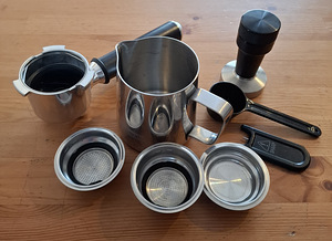 Kohvimasina komplekt DeLonghi Dedica (1 foto / 1)