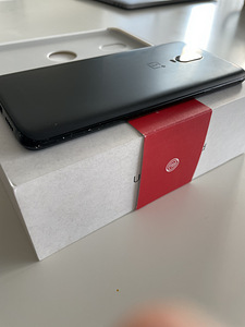 OnePlus 6T 8GB RAM + 128GB Telefon / Mobiiltelefon (4 foto / 5)