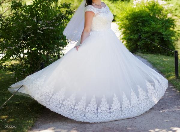 Пышное свадебное платье M-L (фото #4)