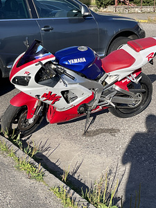 Yamaha R1 110kw (4 foto / 4)