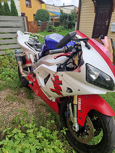 Yamaha R1 (6 foto / 6)