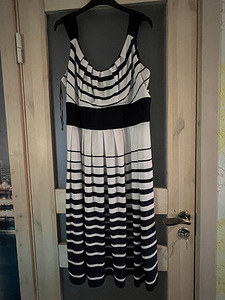 Kleit L-XXL (1 foto / 4)