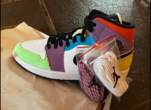 Uued Jordan 1 Mid SE Multicolor Lightbulb (2 foto / 4)