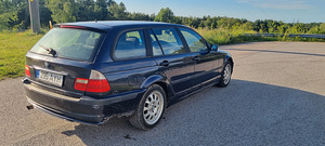 BMW 318i (2 фото из 5)
