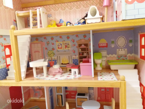 Деревянный кукольный домик с куклами и мебелью (фото #3)