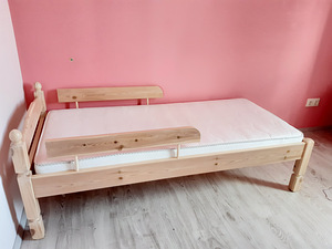 Деревянная кроватка с матрасом Jumbu и пружинным матрасом Sl