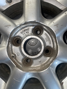 OEM Volkswagen Jetta/Golf 94-99 veljed R14 (5 foto / 6)