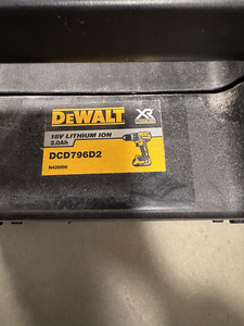 Комплект Dewalt дрель (2 фото из 3)
