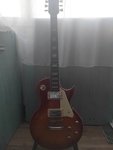 Vintage V-100 Les Paul (1 foto / 3)