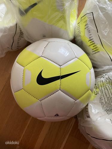 Новый футбольный мяч Nike (фото #1)