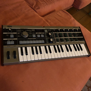 MicroKorg СИНТЕЗИРУЮЩИЙ/ВОКОДЕРНЫЙ (1 фото из 2)