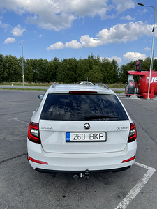 Skoda Octavia (8 фото из 12)