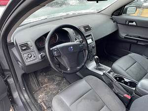 VOLVO V50 2,0D, VARUOSAD (7 foto / 7)
