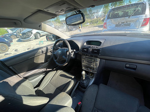 TOYOTA AVENSIS 2,0D 85 KWT, VARUOSAD (3 foto / 6)
