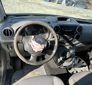 CITROEN BERLINGO 1,6 BENS 72 KWT, VARUOSAD (8 foto / 9)