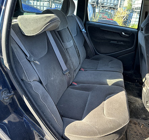 VOLVO V70 2,5D, MANUAAL, VARUOSAD (6 foto / 8)