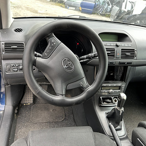TOYOTA AVENSIS 1,8 BENSIIN, VARUOSAD (9 foto / 10)
