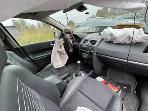 RENAULT MEGANE 1,9D 96 KWT VARUOSAD (3 foto / 9)