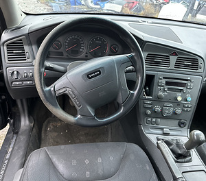 VOLVO V70 2,4 BENSIIN 103KWT, VARUOSAD (6 foto / 10)