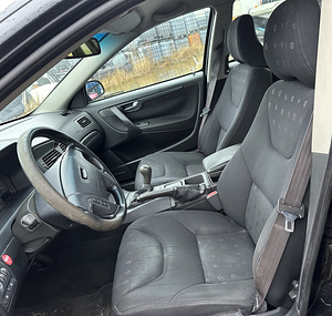 VOLVO V70 2,4 BENSIIN 103KWT, VARUOSAD (7 foto / 10)
