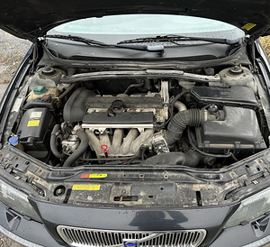VOLVO V70 2,4 BENSIIN 103KWT, VARUOSAD (10 foto / 10)