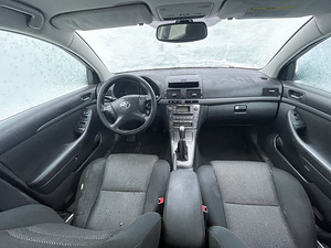 TOYOTA AVENSIS 2,0 BENS 108 KWT, VARUOSAD (7 foto / 7)