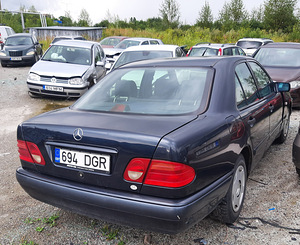 MERCEDES BENZ W210, 2,0 BENSIIN, AUTOMAAT, VARUOSAD (5 foto / 10)