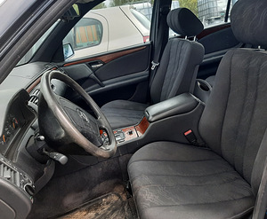 MERCEDES BENZ W210, 2,0 BENSIIN, AUTOMAAT, VARUOSAD (8 foto / 10)