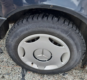 MERCEDES BENZ W210, 2,0 BENSIIN, AUTOMAAT, VARUOSAD (10 foto / 10)