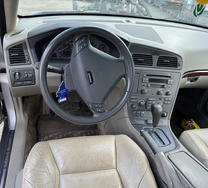 VOLVO S60 2,4 TURBO BENS AUTOMAAT, VARUOSAD (9 foto / 9)