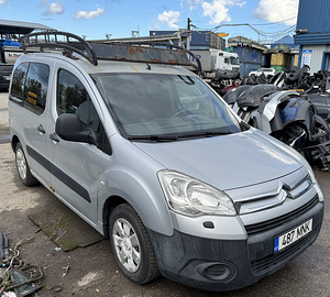 CITROEN BERLINGO 1,6 BENS 66 KWT, VARUOSAD (2 foto / 10)