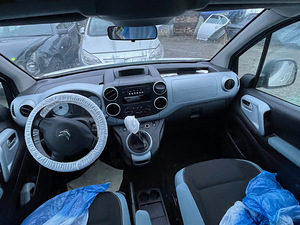 CITROEN BERLUNGO 2013A 1.6 BENSIIN, VARUOSAD (9 foto / 10)