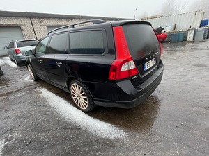 VOLVO V70 2,5 BENS/GAAS 170 KWT, VARUOSAD (5 foto / 10)
