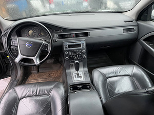 VOLVO V70 2,5 BENS/GAAS 170 KWT, VARUOSAD (8 foto / 10)