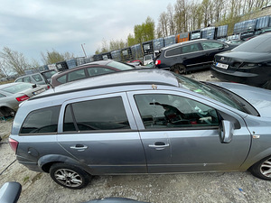 OPEL ASTRA H 1,6 BENSIIN 77 KWT, VARUOSAD (6 foto / 10)