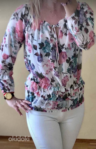 Красивая цветочная блузка M 38 (фото #3)
