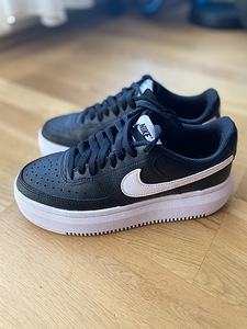 Продать NIKE Courtvision alta S39 (1 фото из 2)