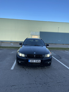 BMW 330xd 2010 (2 foto / 9)