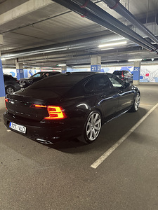 Volvo S90 (2 фото из 9)