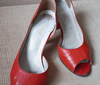 Красные кожаные туфли, 39