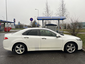 Продам Honda Accord 2014 (1 фото из 8)