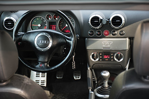 Audi TT 1.8 turbo kupee (9 foto / 14)